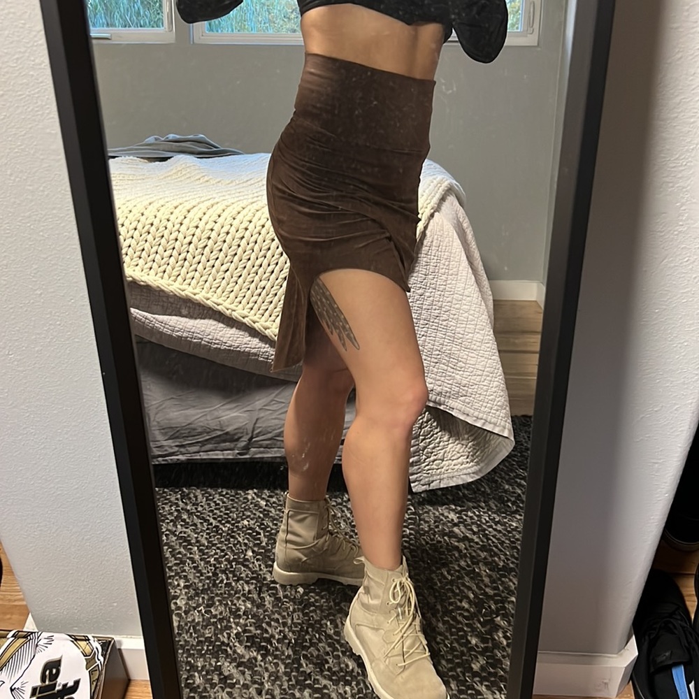 Crossfox swallow cut skirt